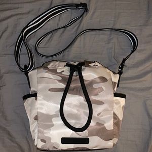 Tommy Hilfiger / Camo Crossbody Bag